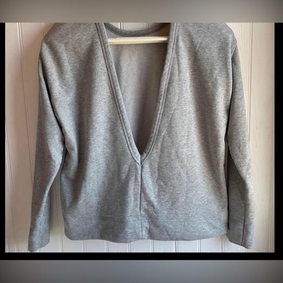 NIKE Dry Open Back Sweatshirt - Picture 2 of 4